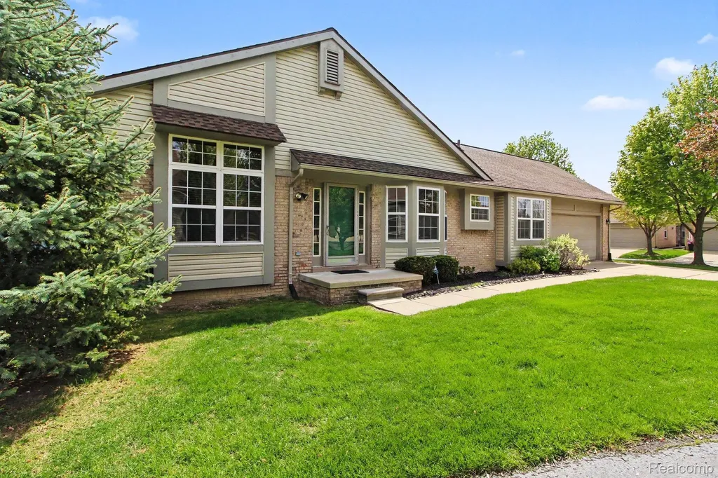 22840 Woodcreek Drive Taylor City MI 48180