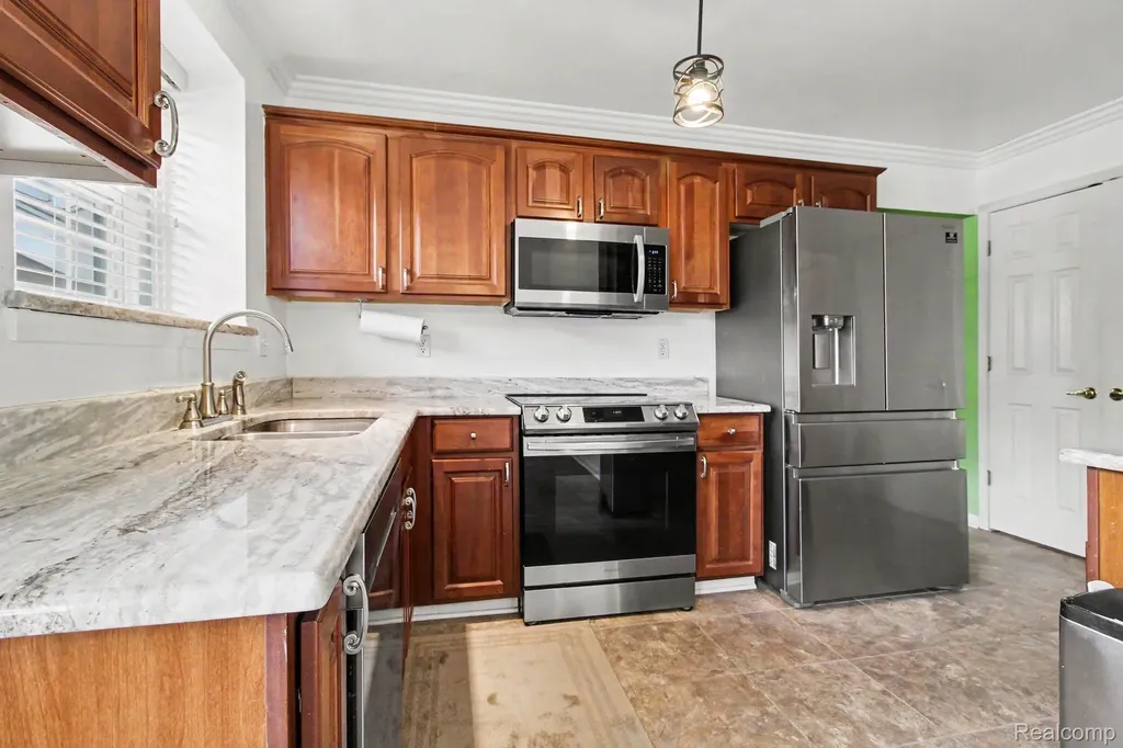 22840 Woodcreek Drive Taylor City MI 48180