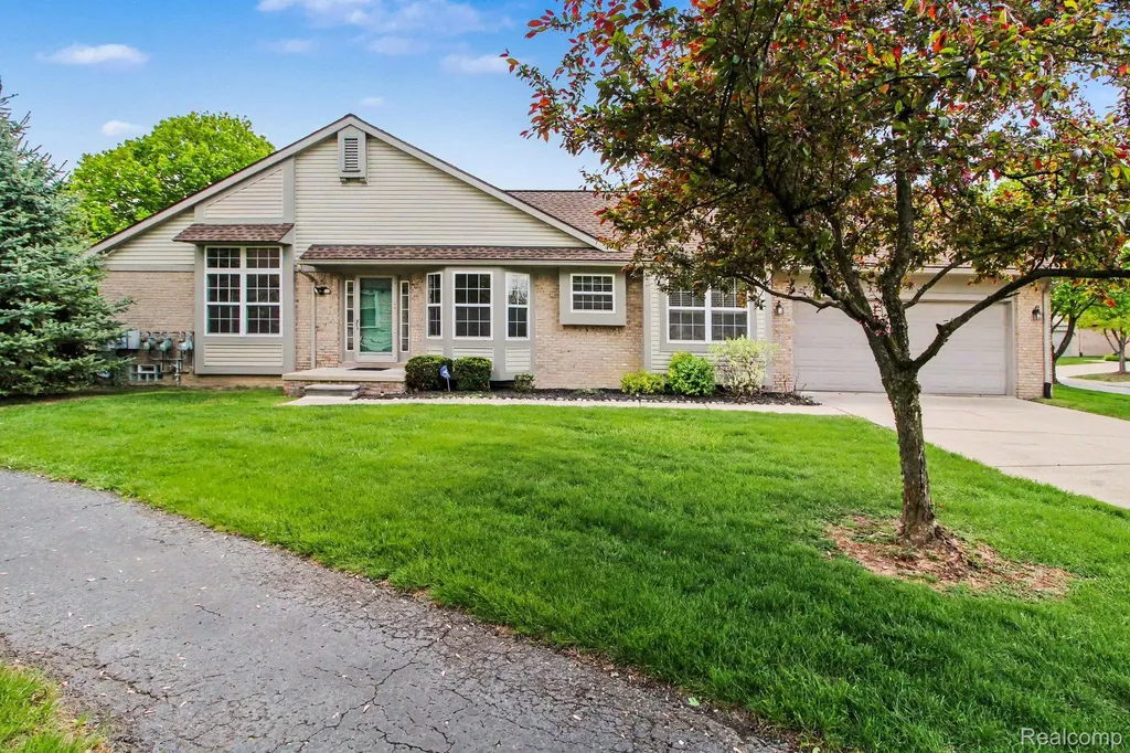 22840 Woodcreek Drive Taylor City MI 48180
