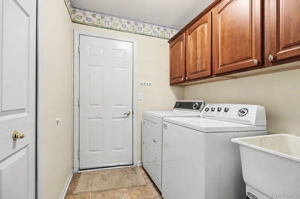 22840 Woodcreek Drive Taylor City MI 48180
