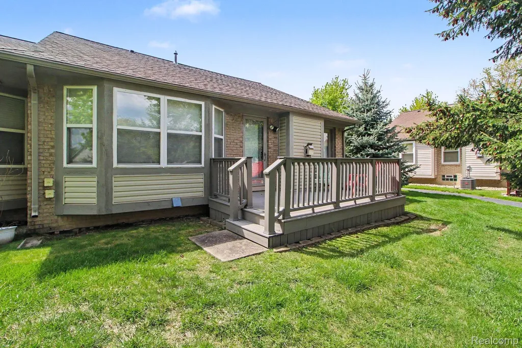 22840 Woodcreek Drive Taylor City MI 48180