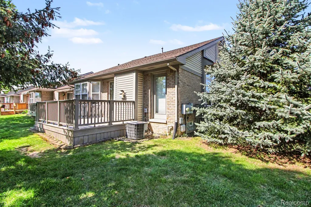 22840 Woodcreek Drive Taylor City MI 48180