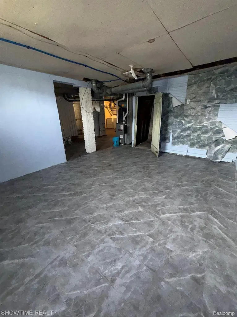 31 Fessenden Street Mt. Clemens City MI 48043