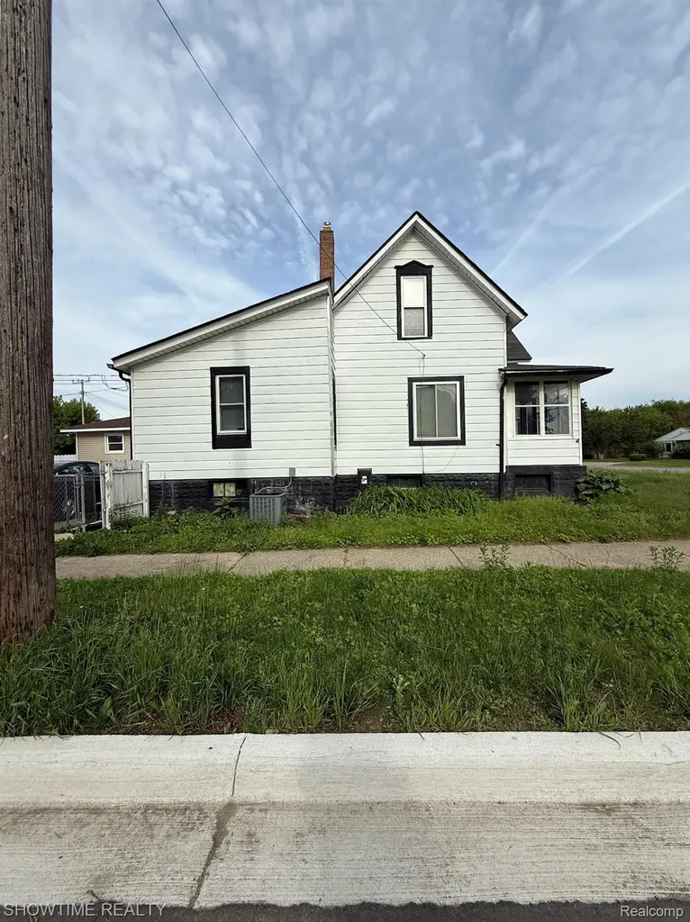 31 Fessenden Street Mt. Clemens City MI 48043