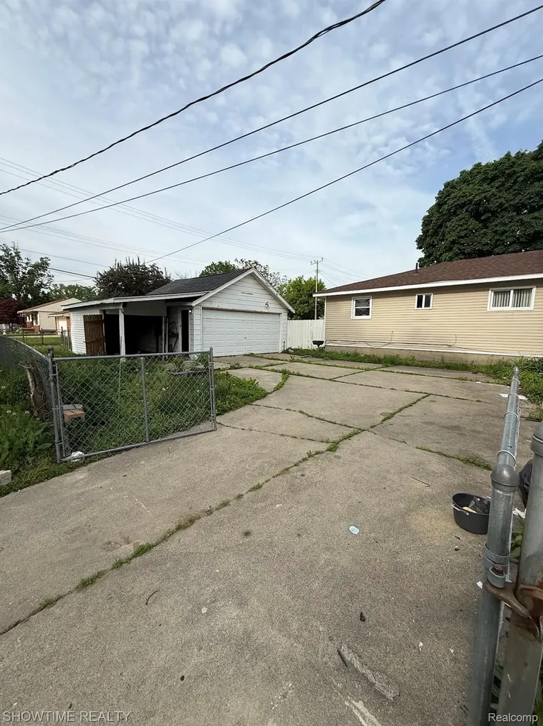 31 Fessenden Street Mt. Clemens City MI 48043