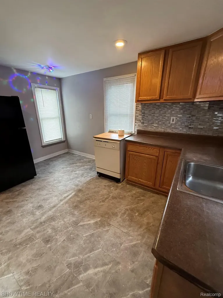 31 Fessenden Street Mt. Clemens City MI 48043