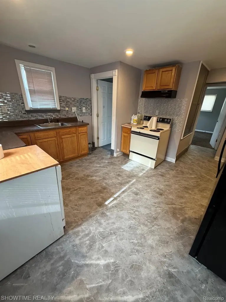 31 Fessenden Street Mt. Clemens City MI 48043