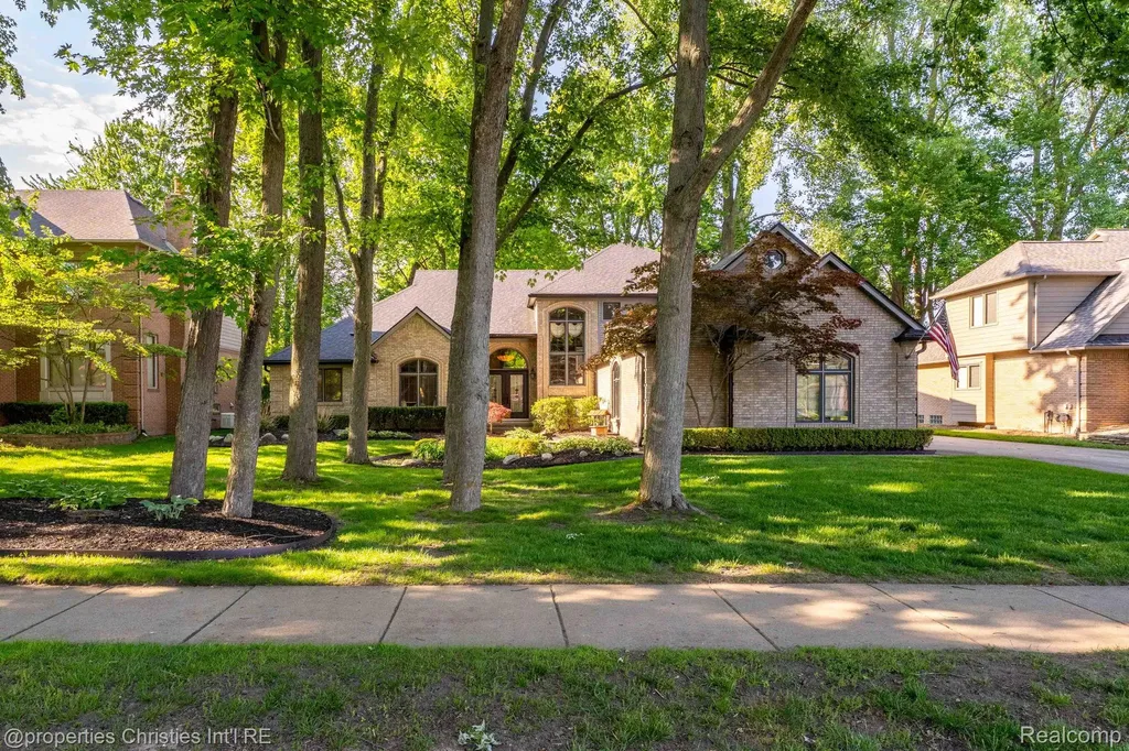 14281 Bournemuth Drive Shelby Charter Township MI 48315