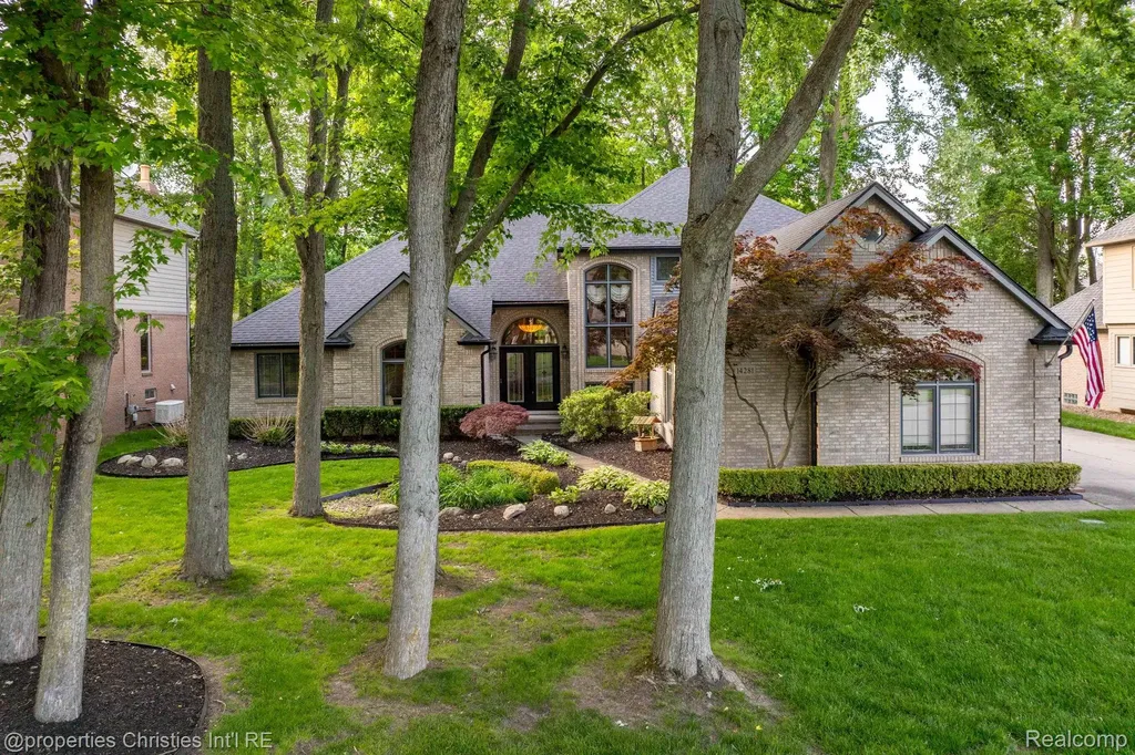 14281 Bournemuth Drive Shelby Charter Township MI 48315