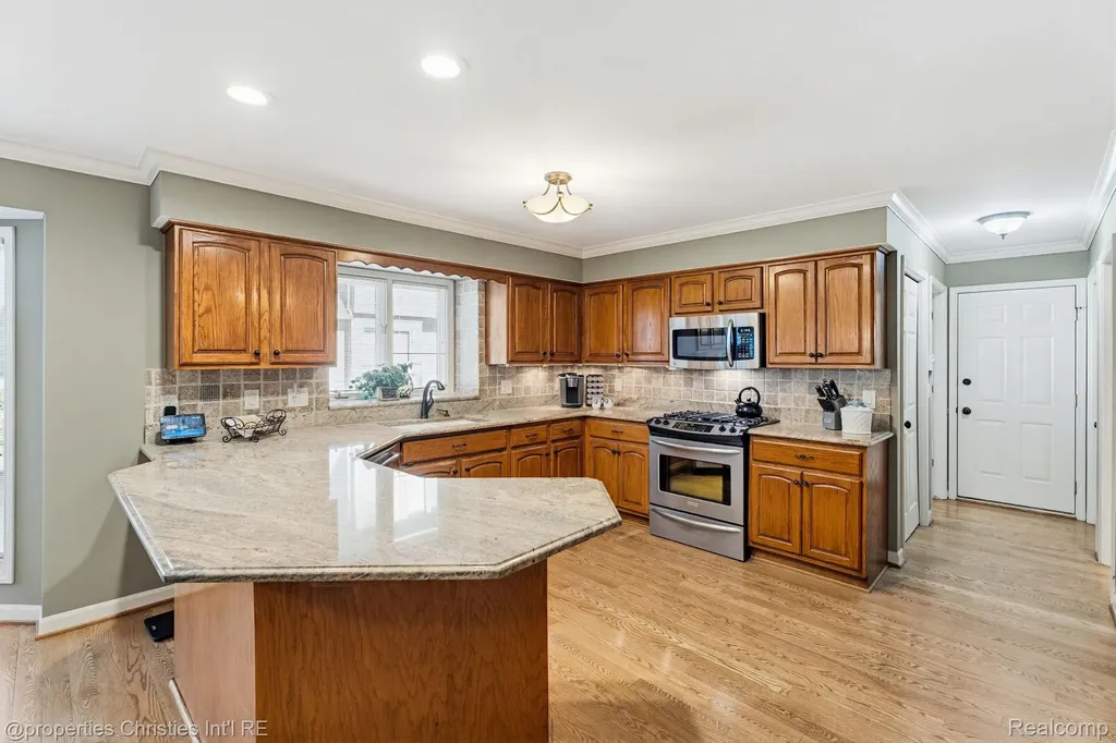 14281 Bournemuth Drive Shelby Charter Township MI 48315