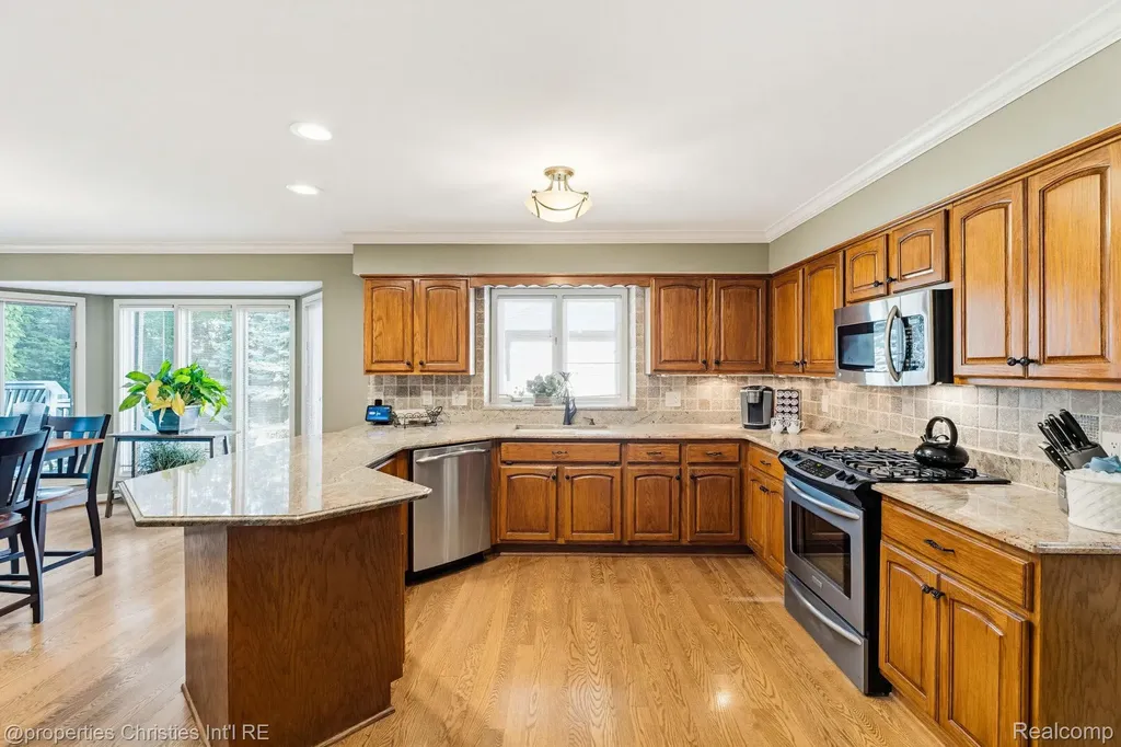 14281 Bournemuth Drive Shelby Charter Township MI 48315