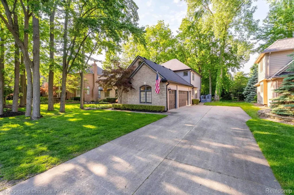 14281 Bournemuth Drive Shelby Charter Township MI 48315