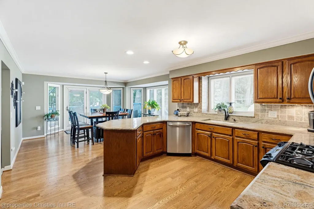 14281 Bournemuth Drive Shelby Charter Township MI 48315