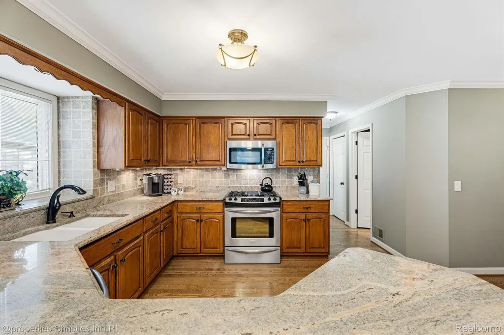 14281 Bournemuth Drive Shelby Charter Township MI 48315