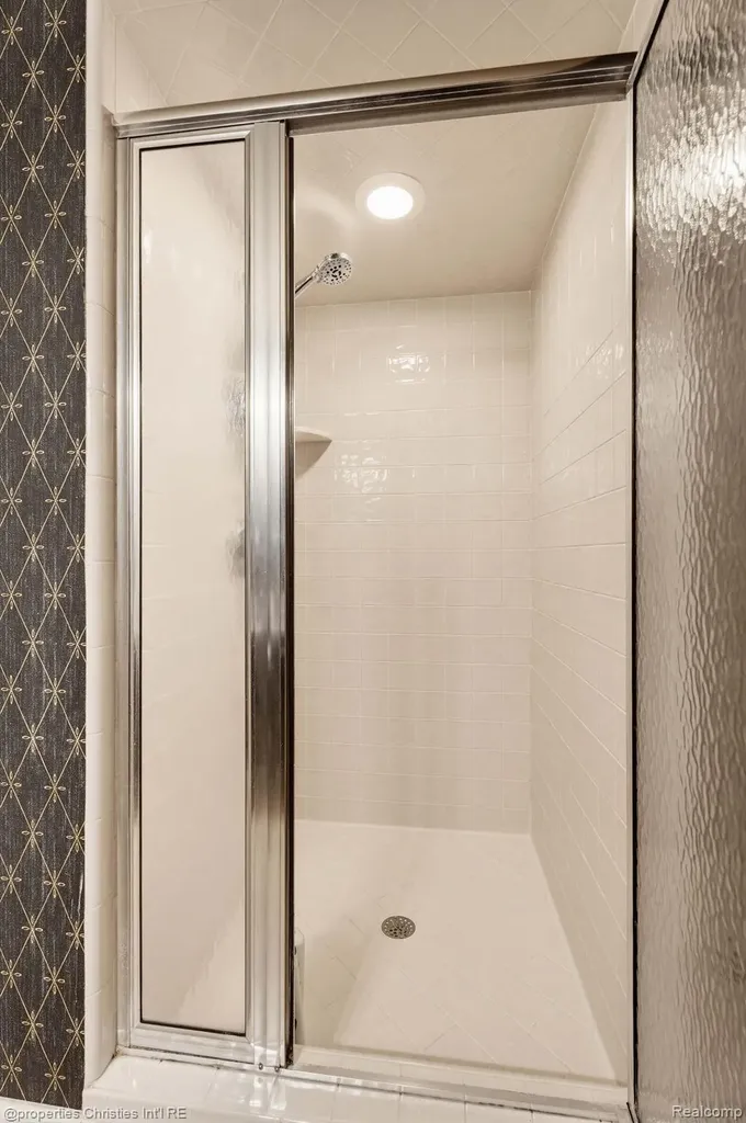 14281 Bournemuth Drive Shelby Charter Township MI 48315