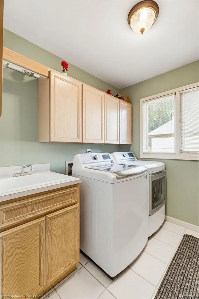 14281 Bournemuth Drive Shelby Charter Township MI 48315