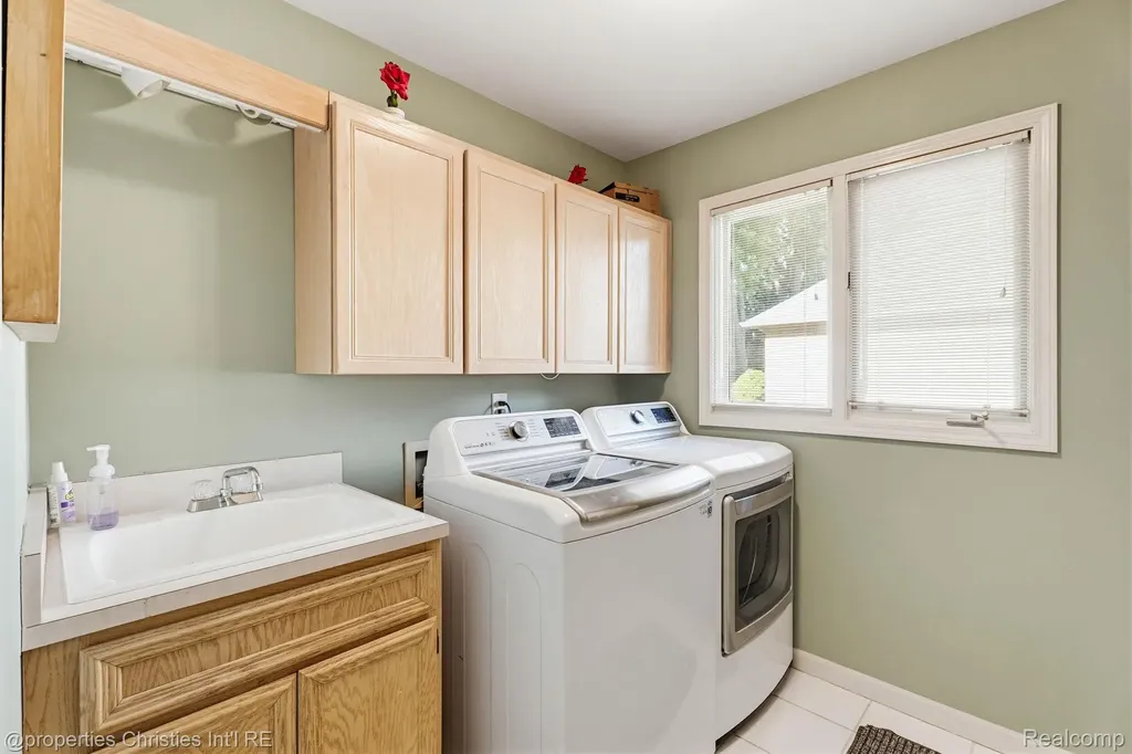 14281 Bournemuth Drive Shelby Charter Township MI 48315