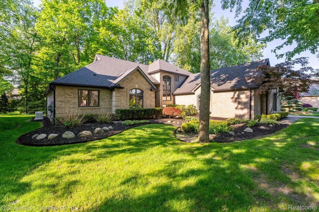 14281 Bournemuth Drive Shelby Charter Township MI 48315