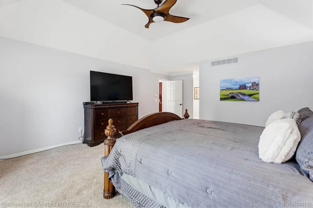 14281 Bournemuth Drive Shelby Charter Township MI 48315