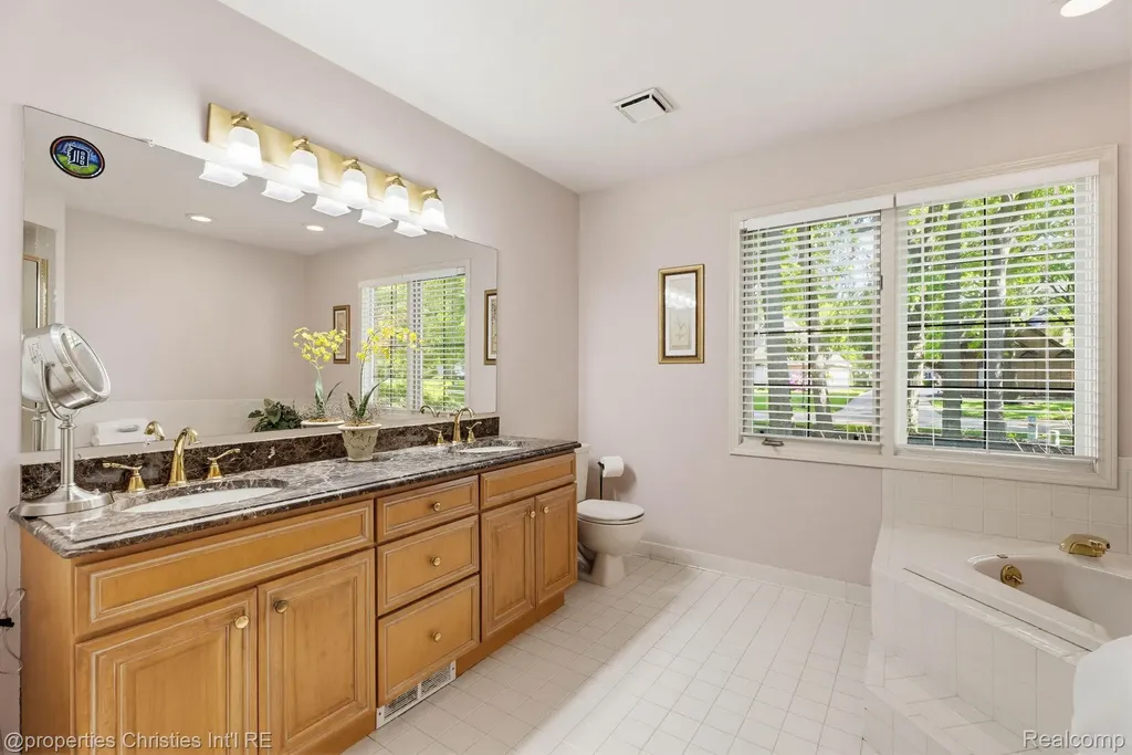 14281 Bournemuth Drive Shelby Charter Township MI 48315