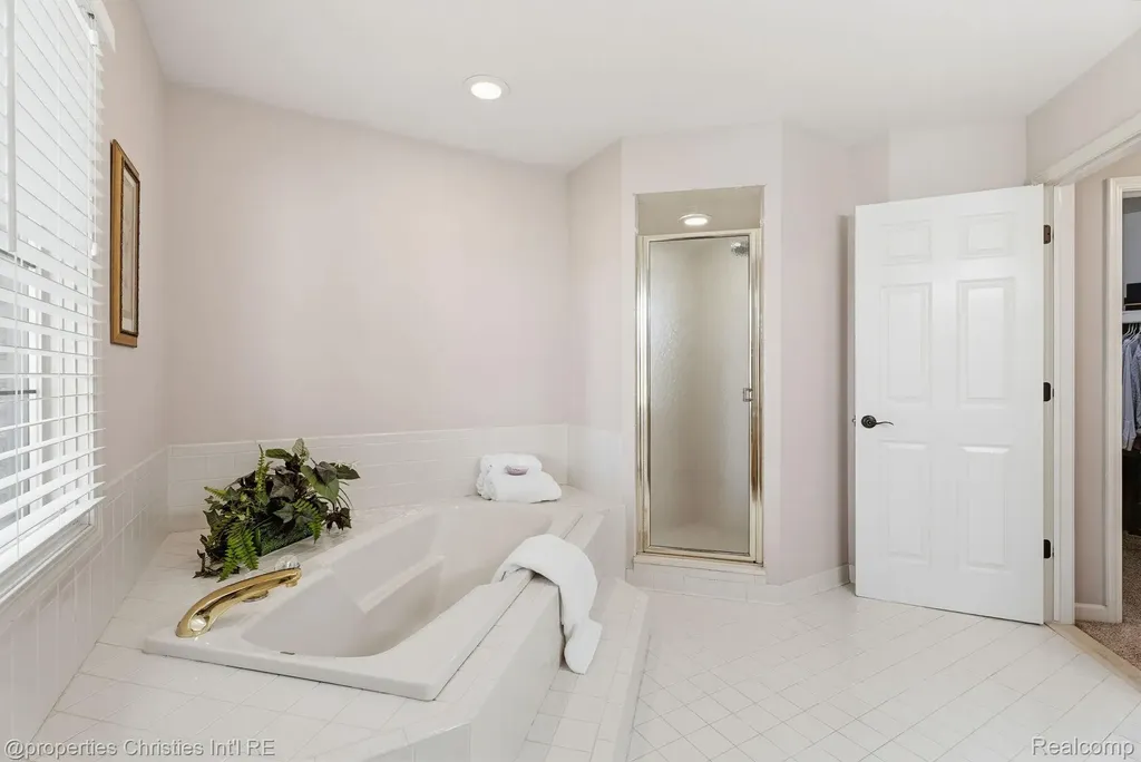 14281 Bournemuth Drive Shelby Charter Township MI 48315