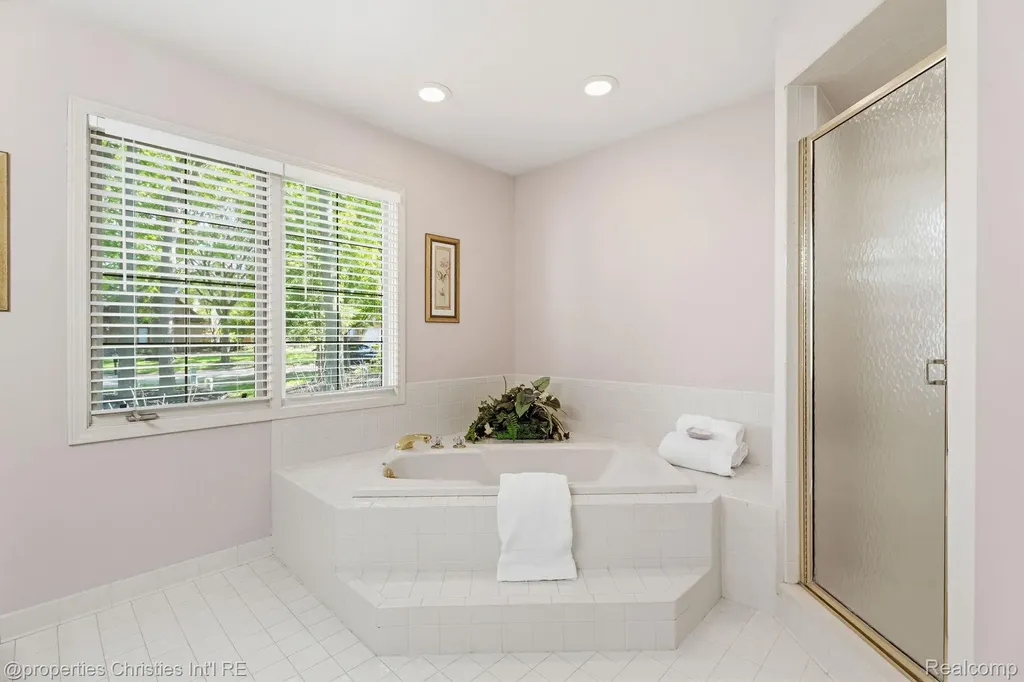 14281 Bournemuth Drive Shelby Charter Township MI 48315