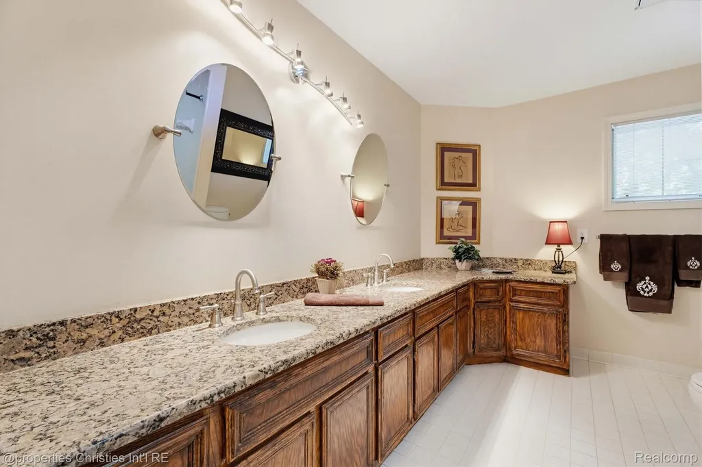 14281 Bournemuth Drive Shelby Charter Township MI 48315