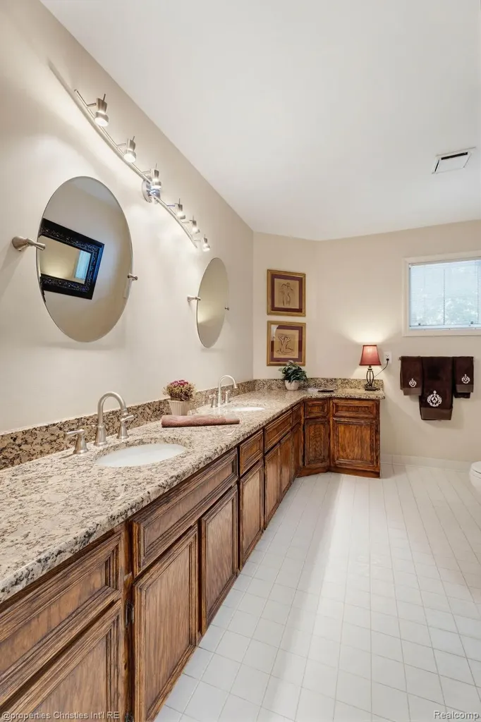 14281 Bournemuth Drive Shelby Charter Township MI 48315