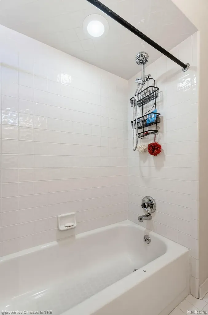 14281 Bournemuth Drive Shelby Charter Township MI 48315