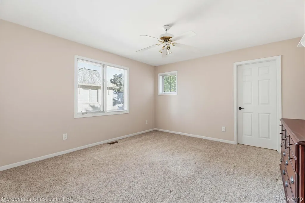 14281 Bournemuth Drive Shelby Charter Township MI 48315