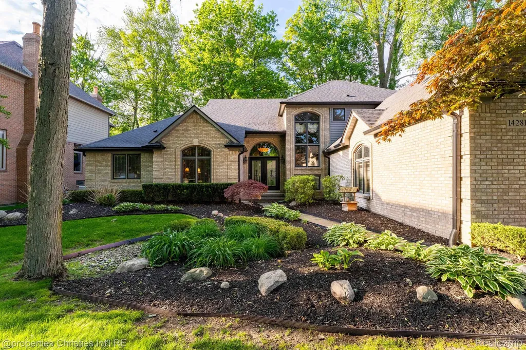 14281 Bournemuth Drive Shelby Charter Township MI 48315