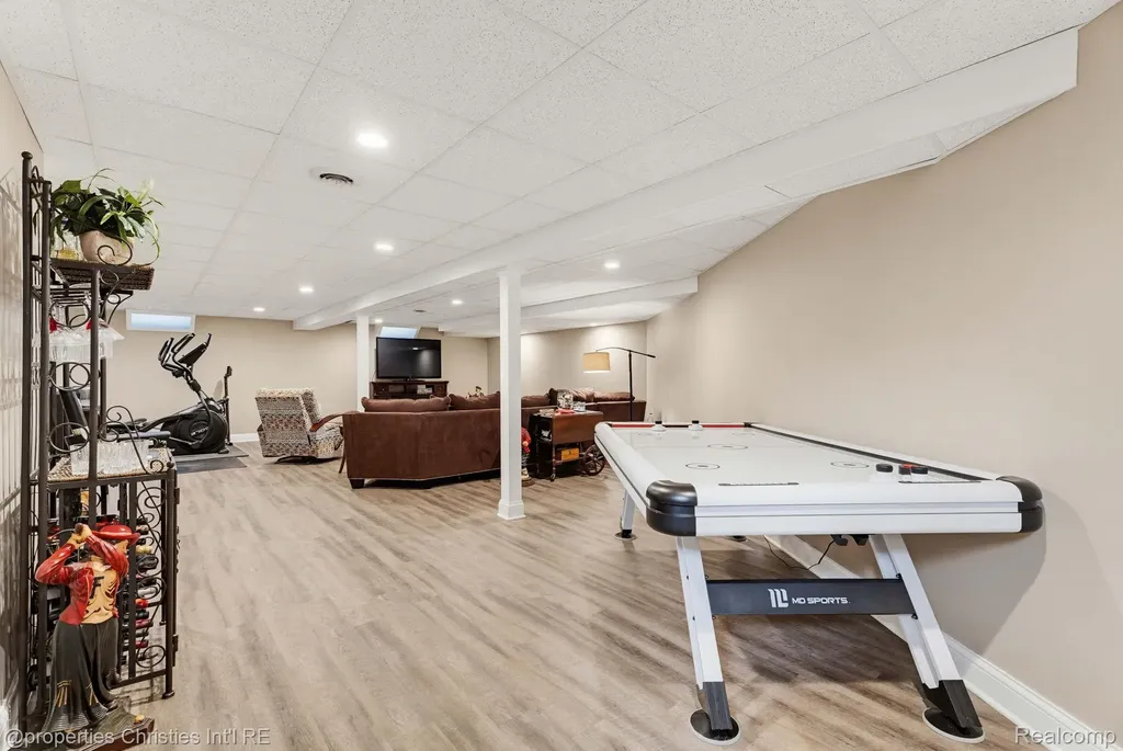 14281 Bournemuth Drive Shelby Charter Township MI 48315