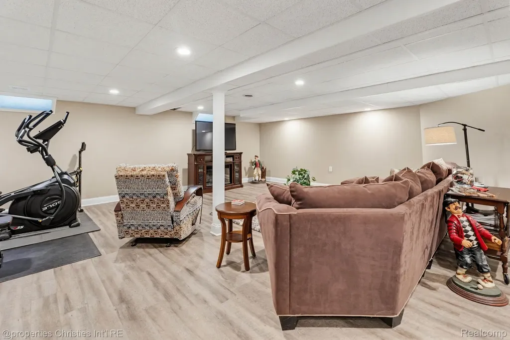14281 Bournemuth Drive Shelby Charter Township MI 48315