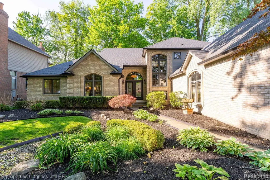 14281 Bournemuth Drive Shelby Charter Township MI 48315