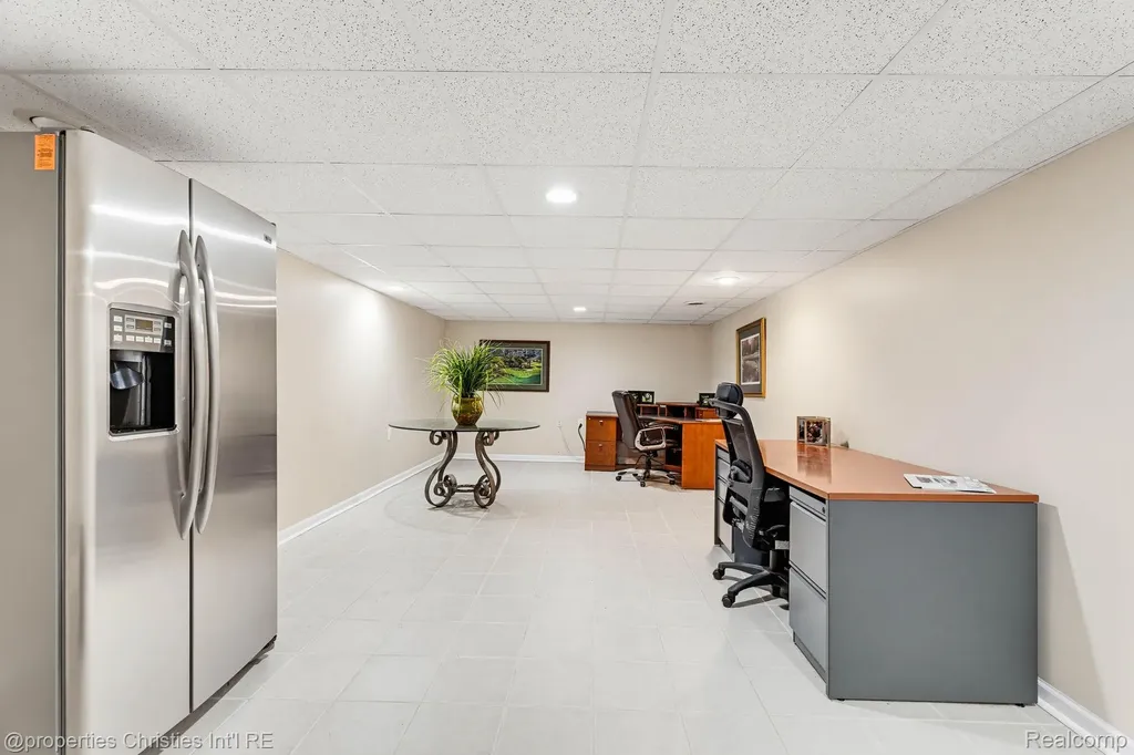 14281 Bournemuth Drive Shelby Charter Township MI 48315