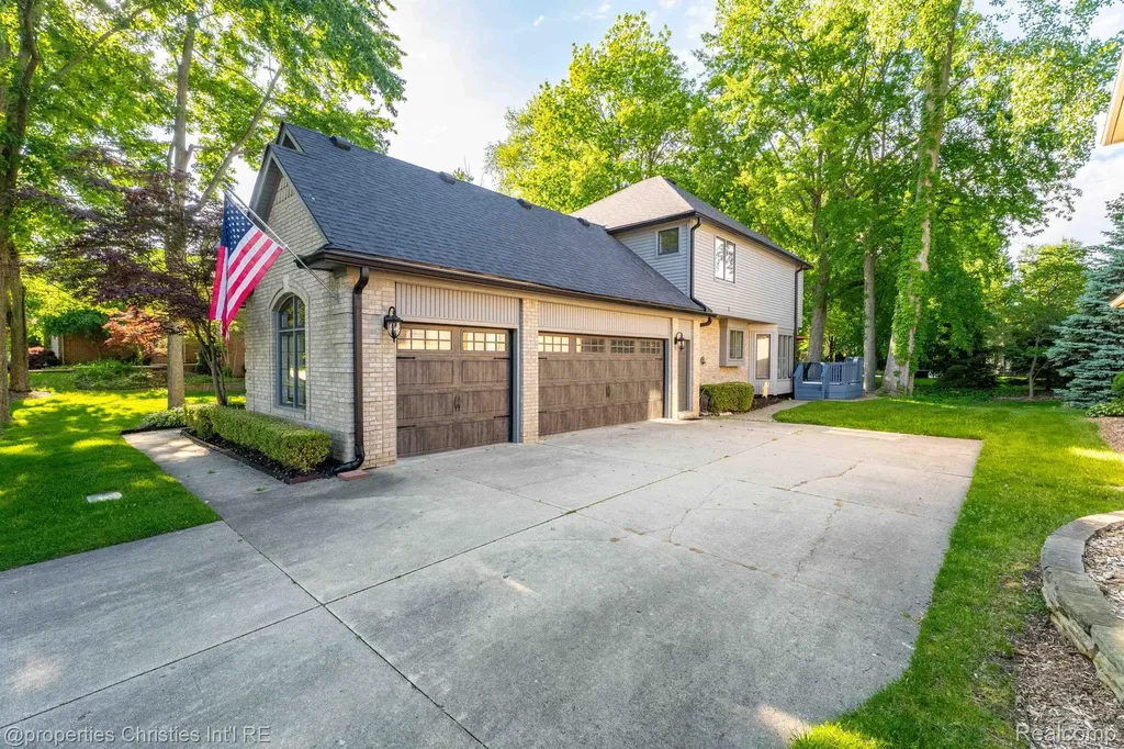 14281 Bournemuth Drive Shelby Charter Township MI 48315