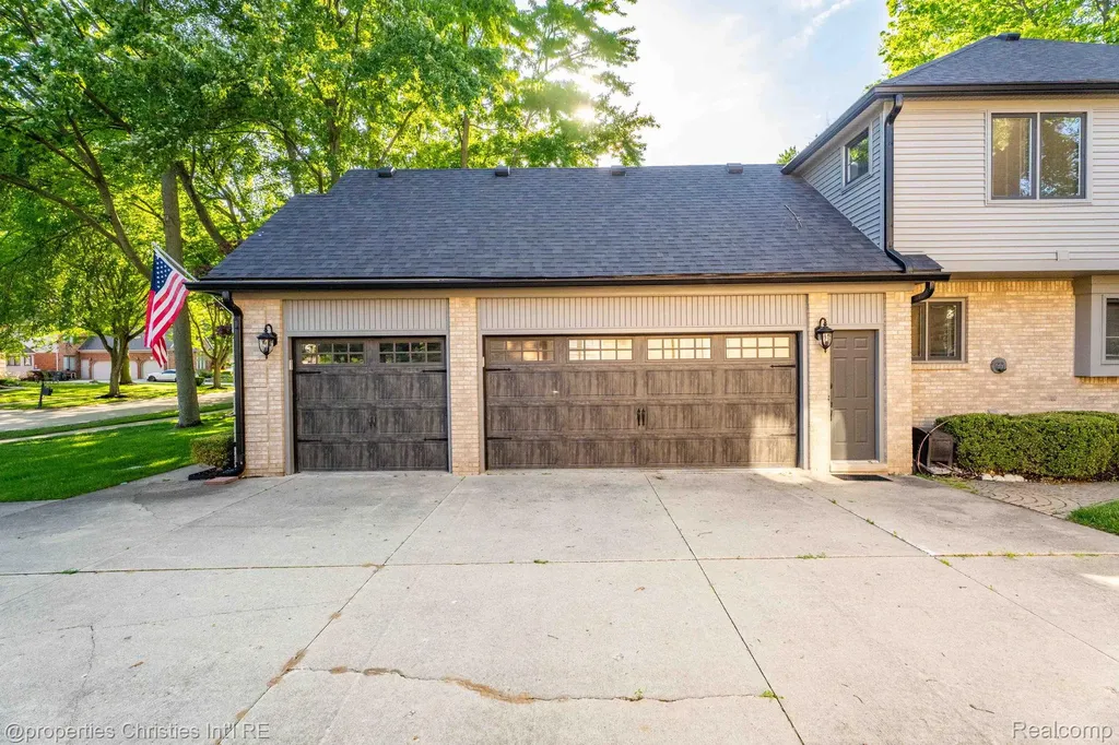 14281 Bournemuth Drive Shelby Charter Township MI 48315