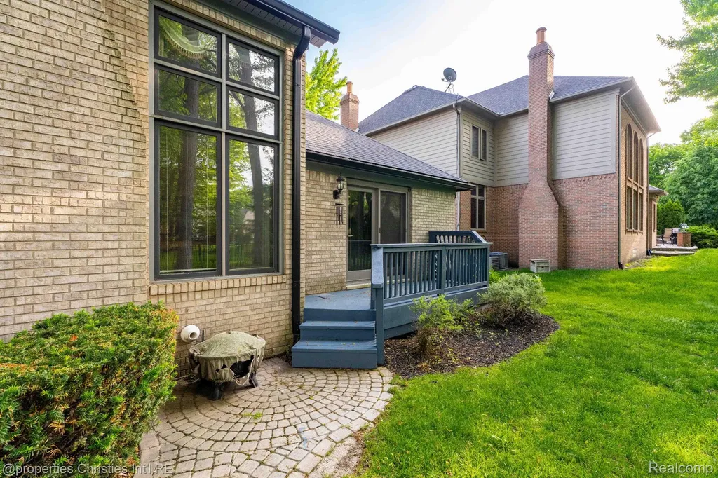 14281 Bournemuth Drive Shelby Charter Township MI 48315