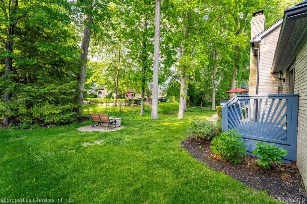 14281 Bournemuth Drive Shelby Charter Township MI 48315