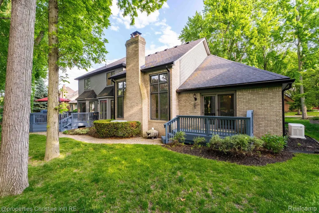 14281 Bournemuth Drive Shelby Charter Township MI 48315