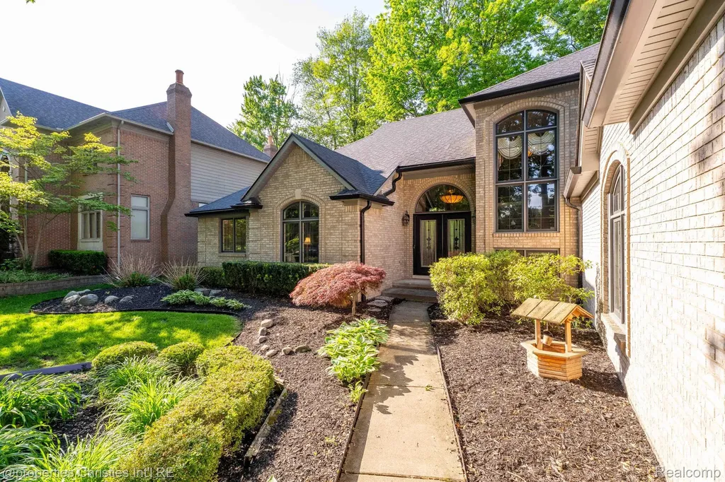 14281 Bournemuth Drive Shelby Charter Township MI 48315