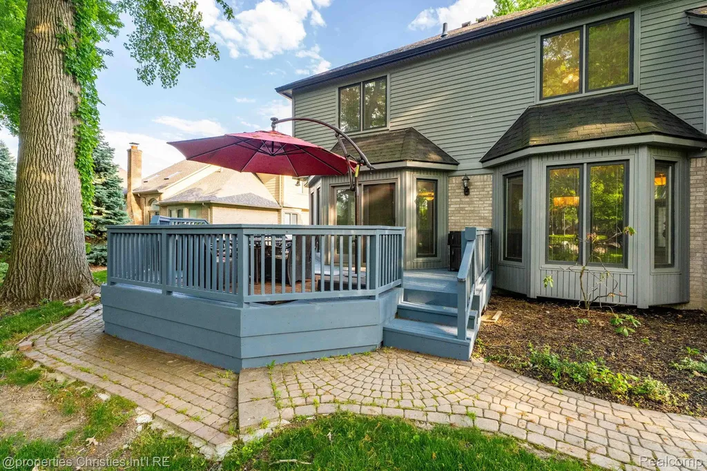 14281 Bournemuth Drive Shelby Charter Township MI 48315