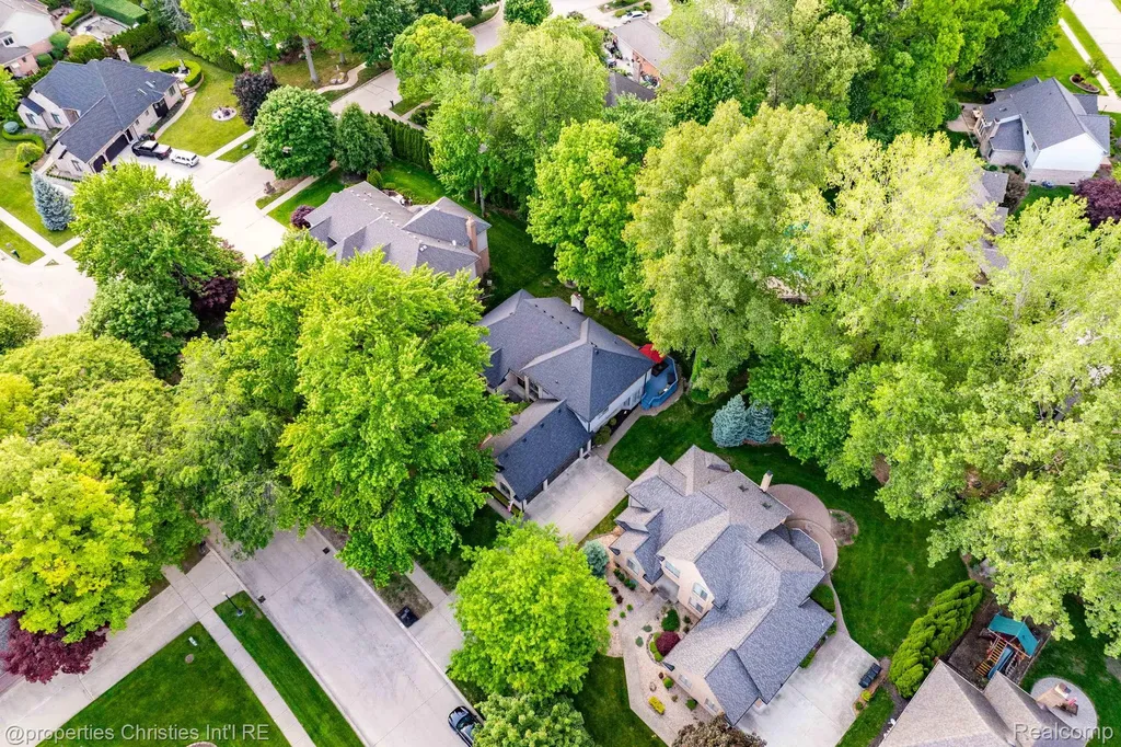 14281 Bournemuth Drive Shelby Charter Township MI 48315