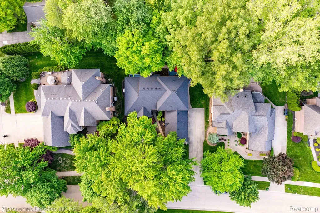 14281 Bournemuth Drive Shelby Charter Township MI 48315