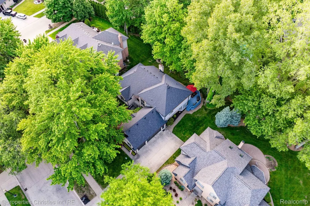 14281 Bournemuth Drive Shelby Charter Township MI 48315