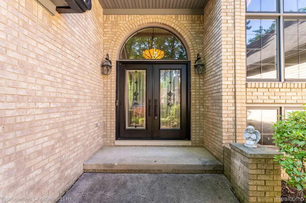 14281 Bournemuth Drive Shelby Charter Township MI 48315
