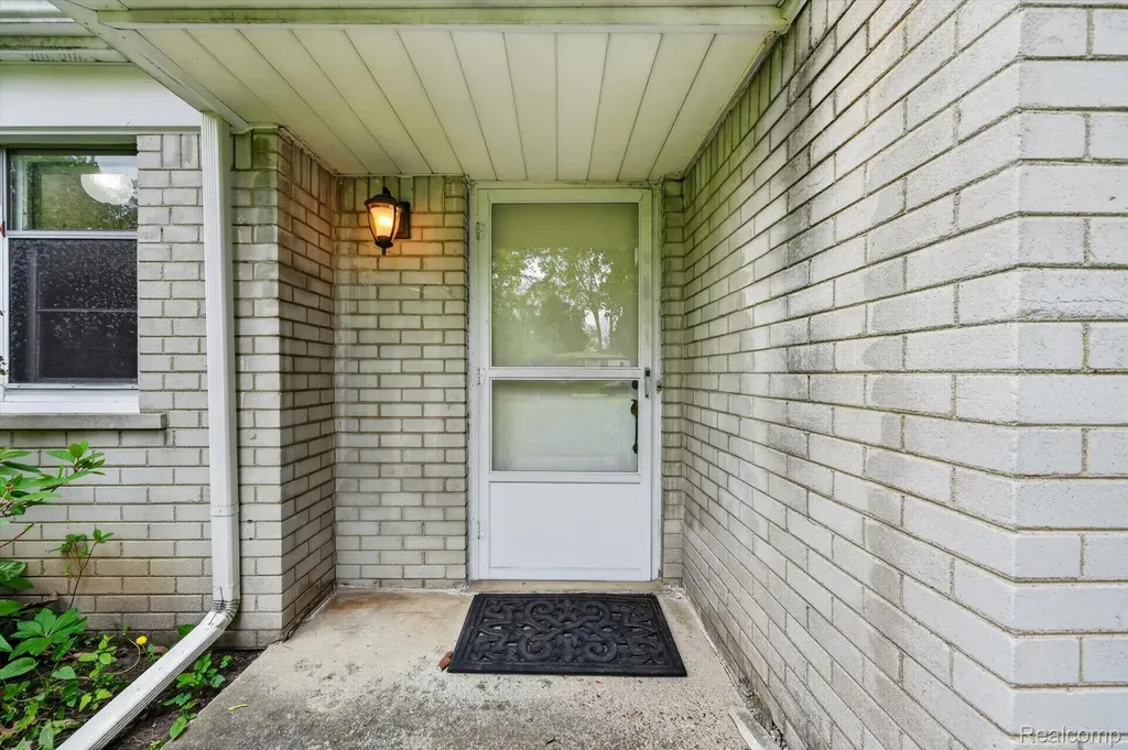 30621 Balewood Street Southfield City MI 48076