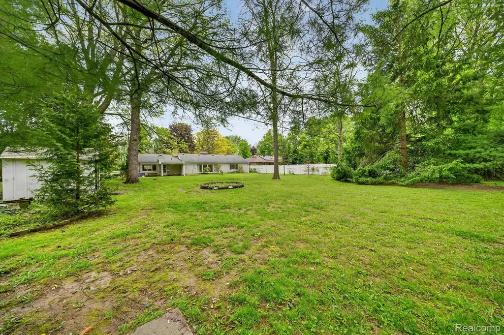 30621 Balewood Street Southfield City MI 48076