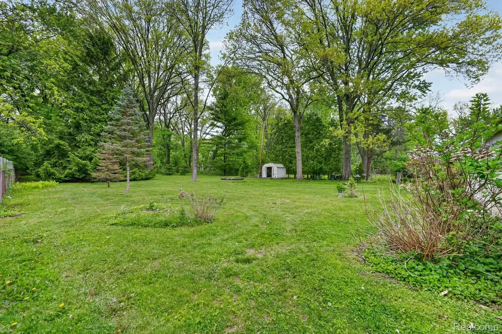 30621 Balewood Street Southfield City MI 48076