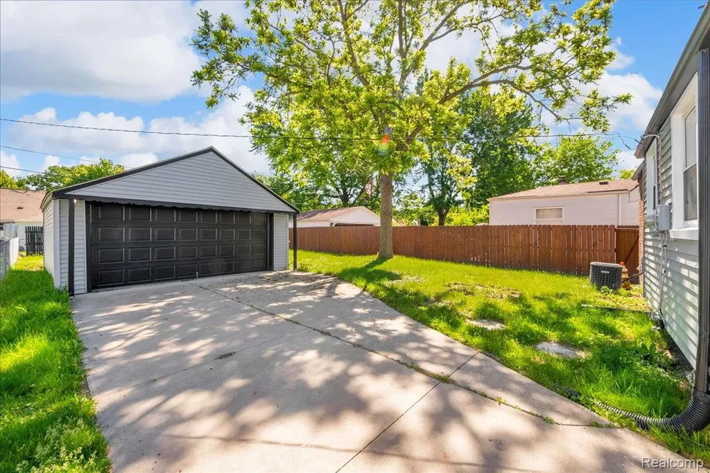 769 Sherbourne Street Inkster City MI 48141
